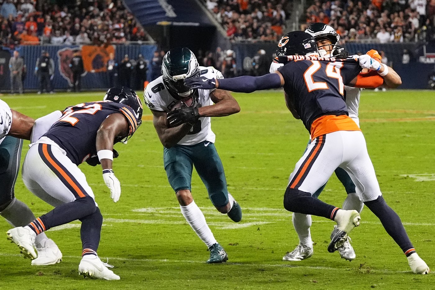 Case Keenum drives Chicago to 3 touchdowns as the Bears beat the Eagles 27-7 | iNFOnews.ca