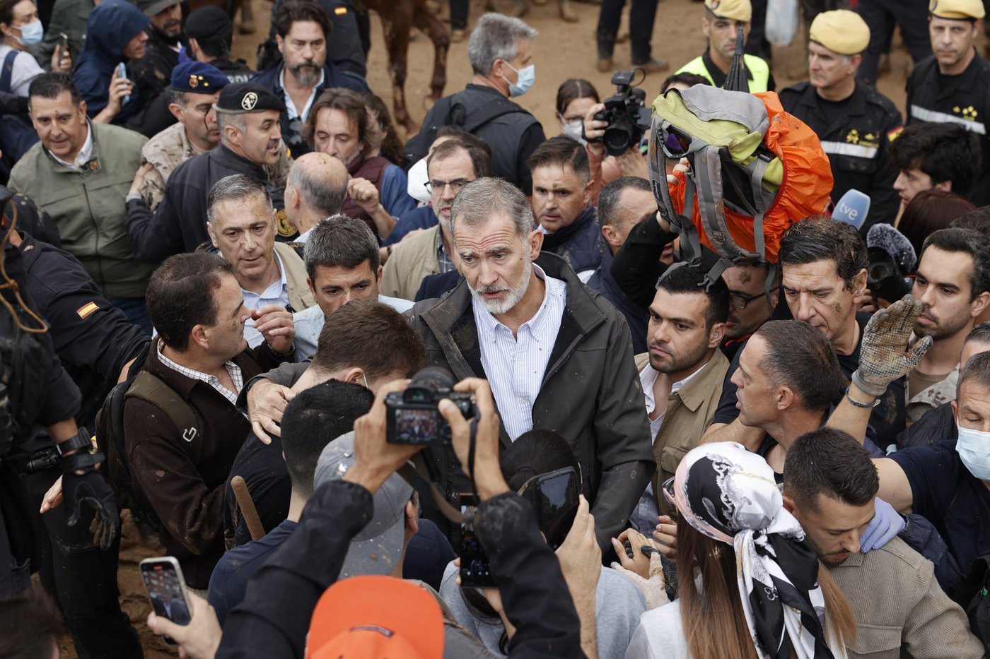 Spain flood survivors hurl mud at the royals and top government officials | iNFOnews.ca