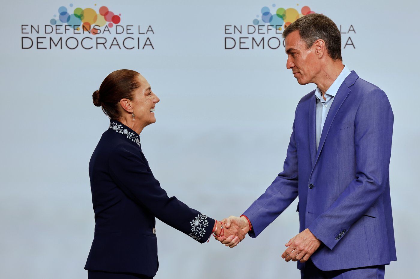 With a handshake, Spain and Mexico put diplomatic tussle over their colonial past behind them | iNFOnews.ca