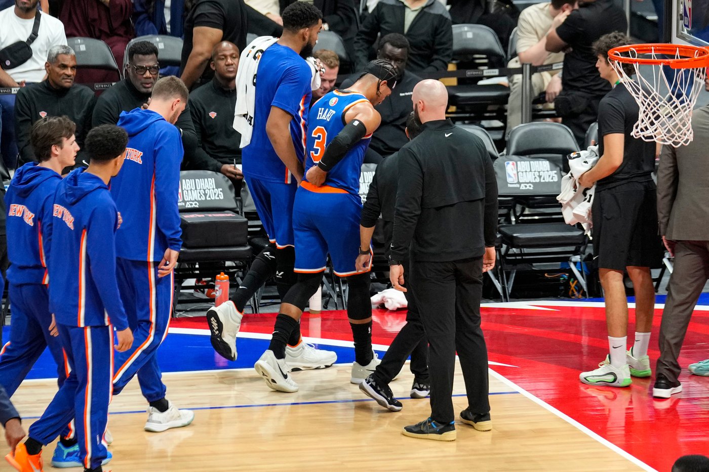 Josh Hart ejected from Knicks' preseason game after slipping to court and throwing ball | iNFOnews.ca