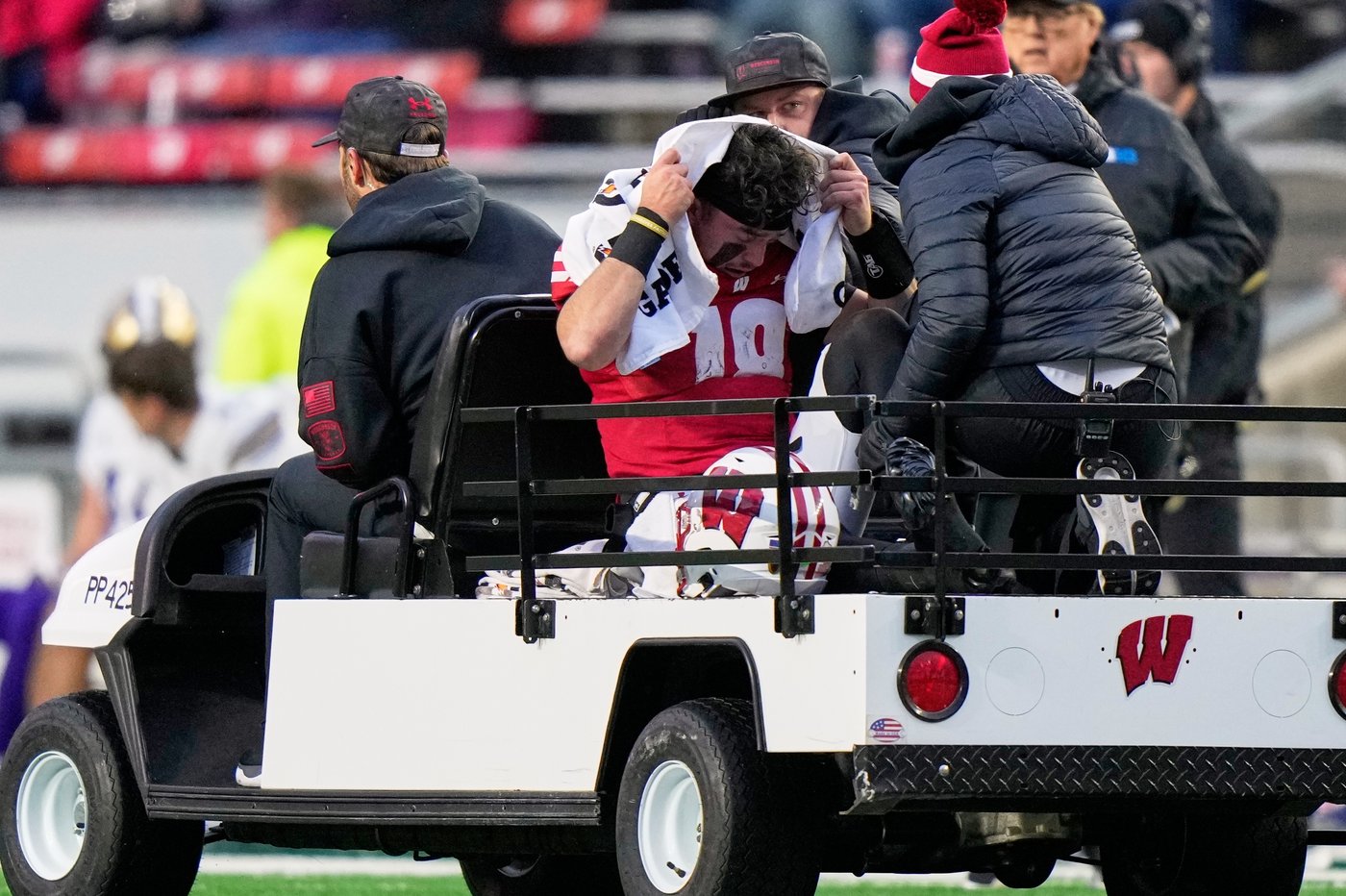 Wisconsin QB Danny O'Neil carted off field after getting injured in upset of No. 24 Washington | iNFOnews.ca Wisconsin QB Danny O'Neil carted off field after getting injured in upset of No. 24 Washington | iNFOnews.ca