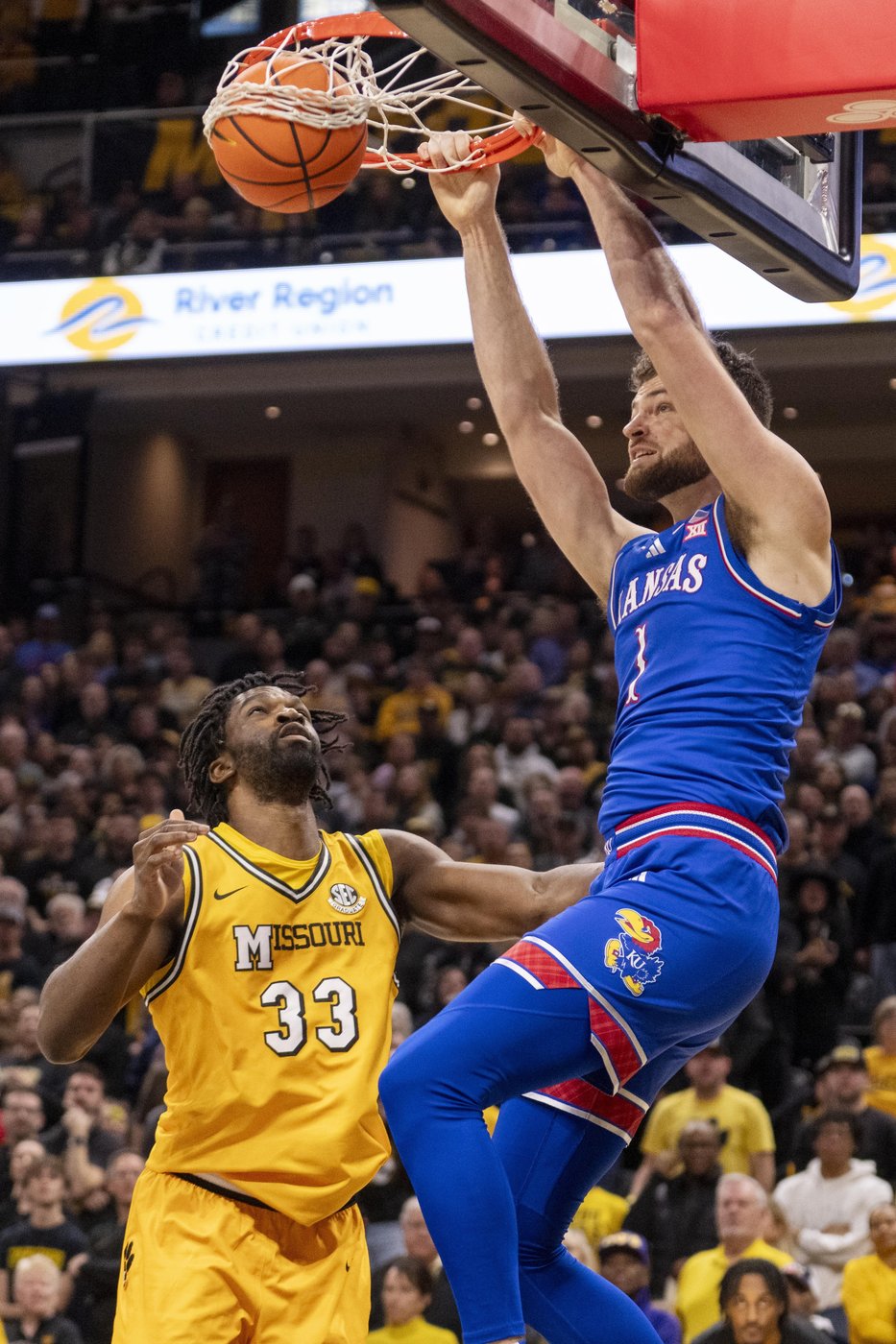 Tamar Bates scores 29 points to help Missouri beat No. 1 Kansas 76-67 | iNFOnews.ca Tamar Bates scores 29 points to help Missouri beat No. 1 Kansas 76-67 | iNFOnews.ca