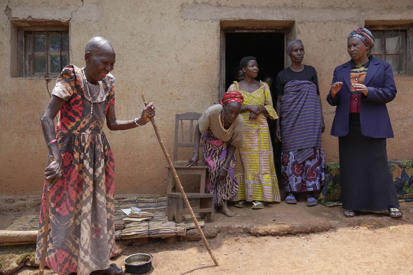 A melodic greeting between women in Burundi is at risk of being lost | iNFOnews.ca
