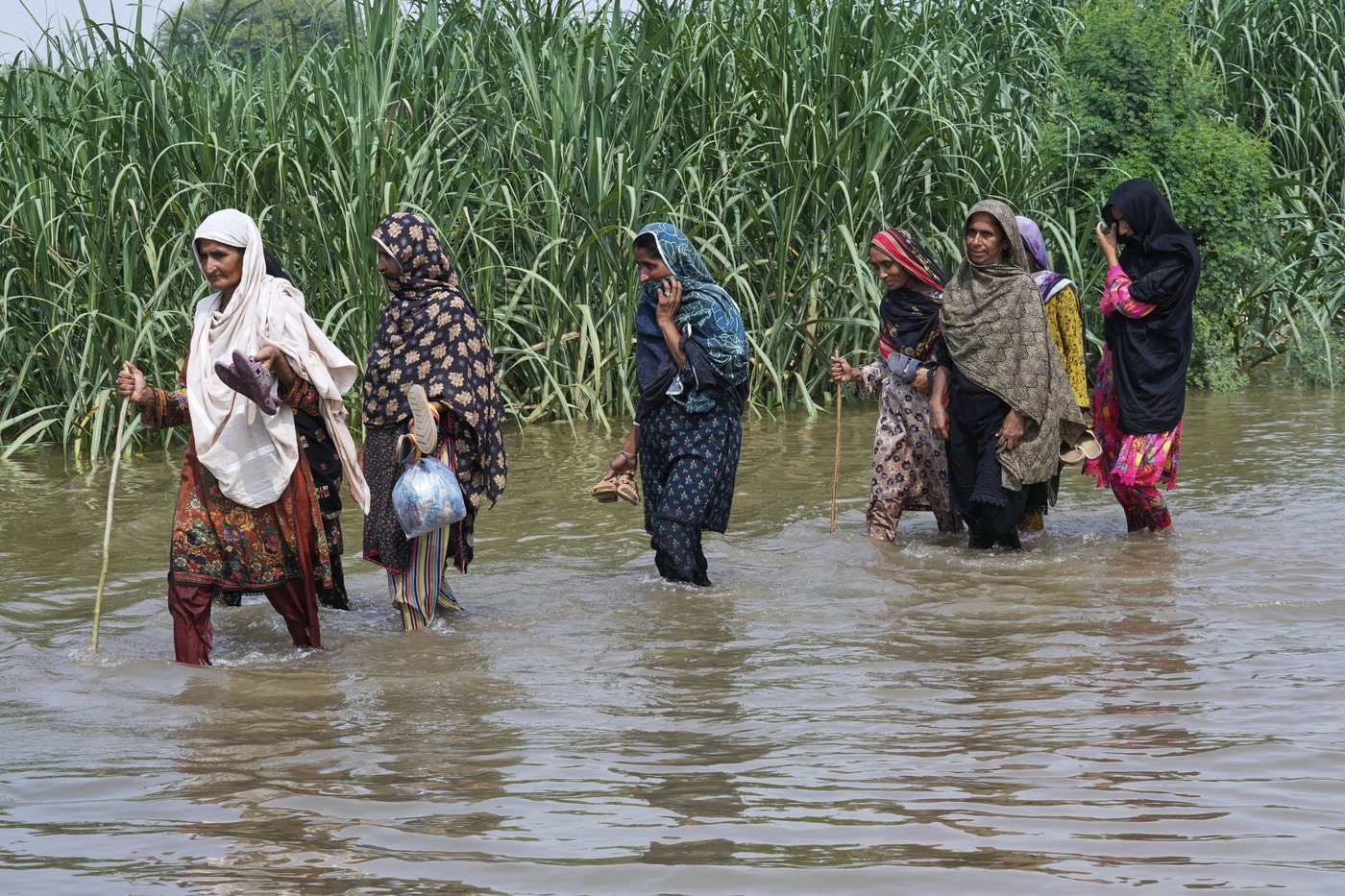Canada sending $2.6M in humanitarian, refugee aid after months of Pakistan flooding | iNFOnews.ca