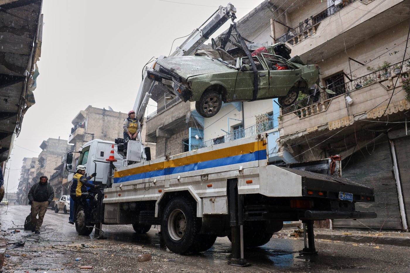 Photos of Syrians fleeing violence in Aleppo as shelling leaves heavy damage | iNFOnews.ca