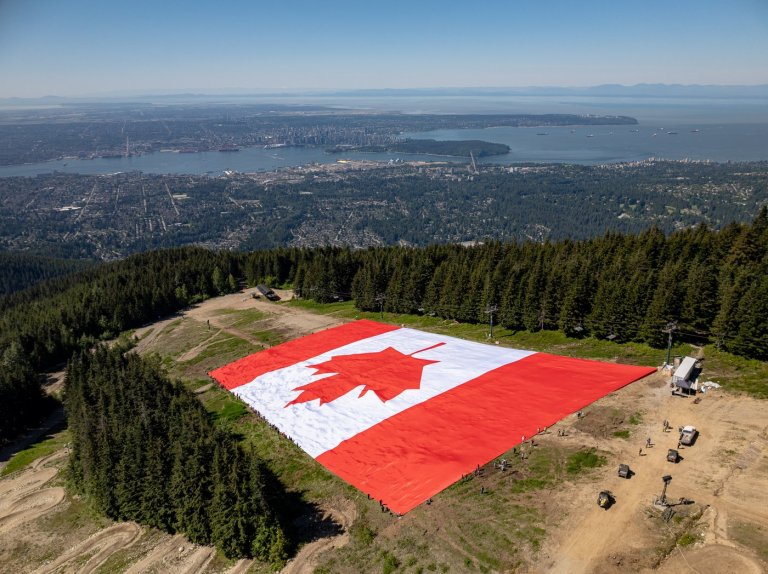 'Biggest Canadian flag' unfurled in Vancouver for World Cup, but may breach etiquette | iNFOnews.ca