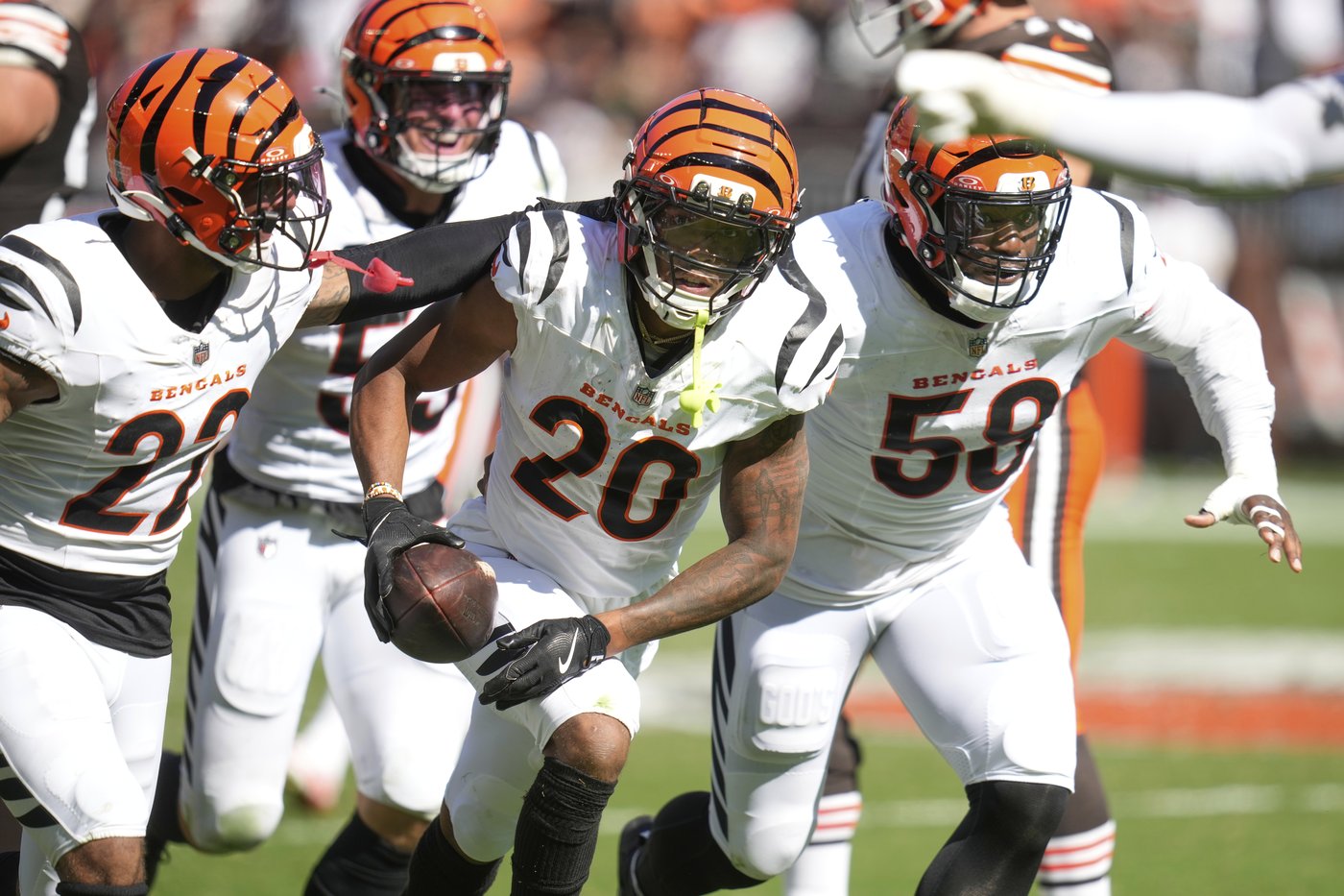 Bengals defense leads the way to 17-16 win over the Browns in opener | iNFOnews.ca Bengals defense leads the way to 17-16 win over the Browns in opener | iNFOnews.ca