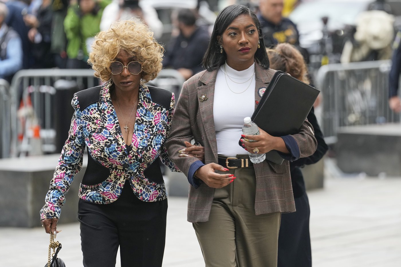 Sean 'Diddy' Combs’ ex-girlfriend Cassie testifies at his trial about abuse and 'freak offs' | iNFOnews.ca