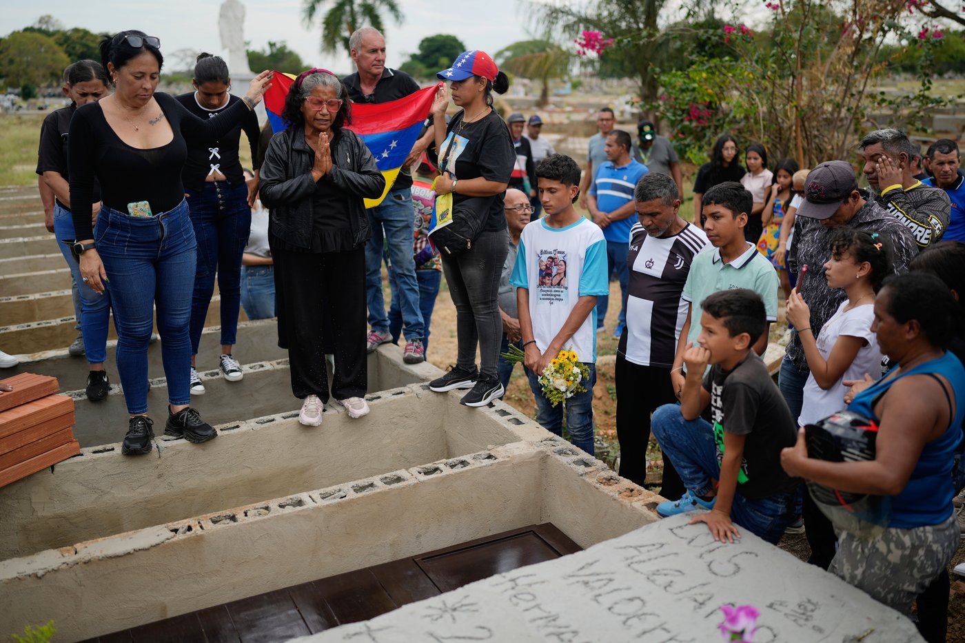 Hundreds more in Venezuela say their loved ones are 'political prisoners' | iNFOnews.ca