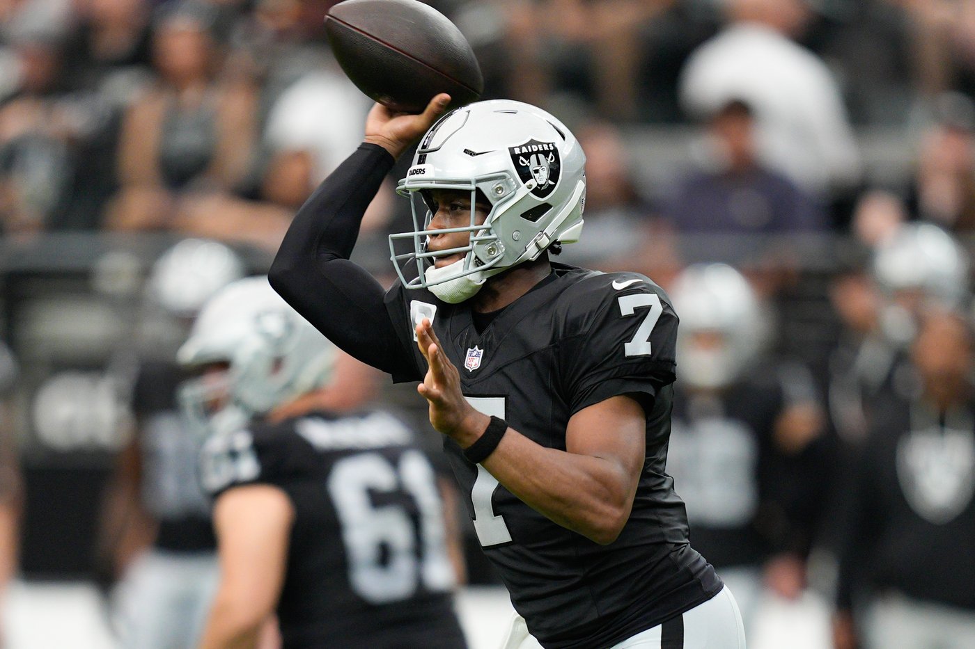 Raiders' Pete Carroll stands by Geno Smith despite costly interceptions | iNFOnews.ca