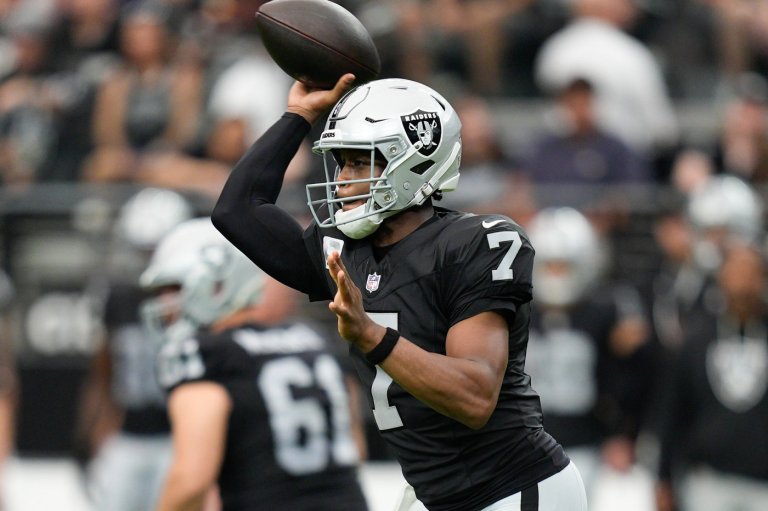 Raiders' Pete Carroll stands by Geno Smith despite costly interceptions | iNFOnews.ca