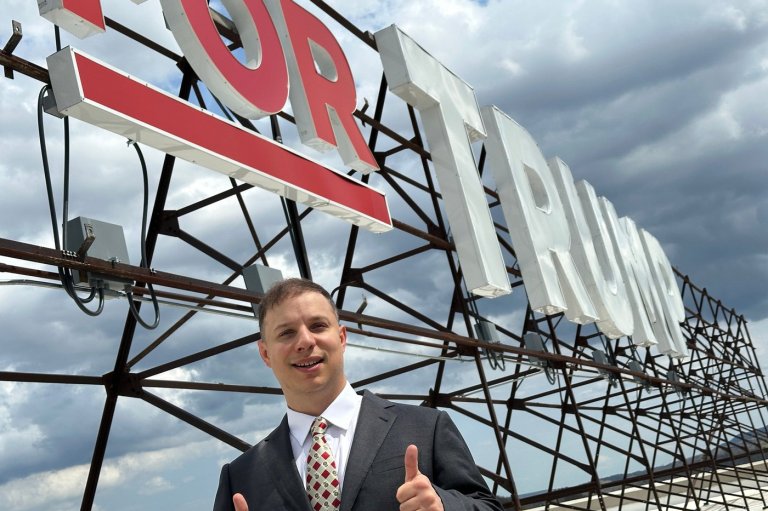 Can the man behind a giant pro-Trump sign ride the president’s praise to Congress? | iNFOnews.ca