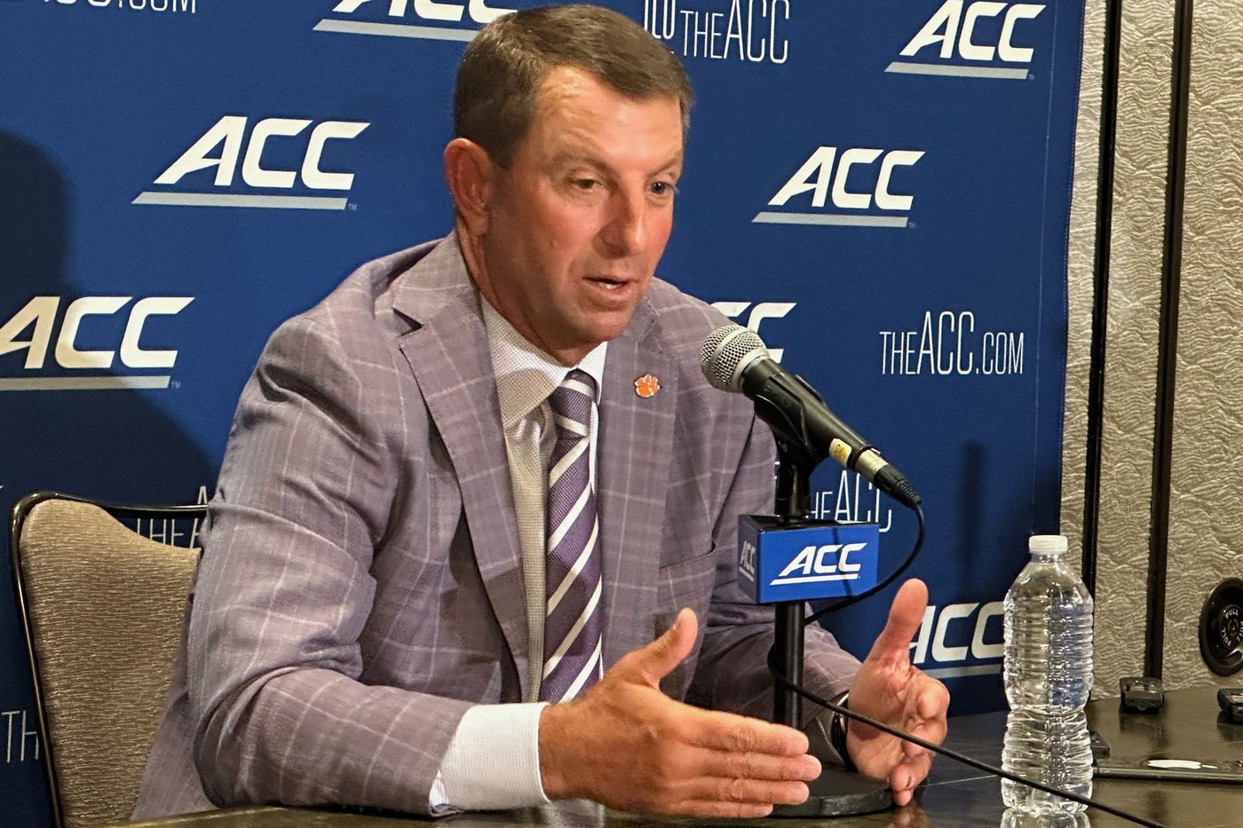 Swinney says help from Congress is only way to discourage 'blatant' tampering in college football | iNFOnews.ca Swinney says help from Congress is only way to discourage 'blatant' tampering in college football | iNFOnews.ca