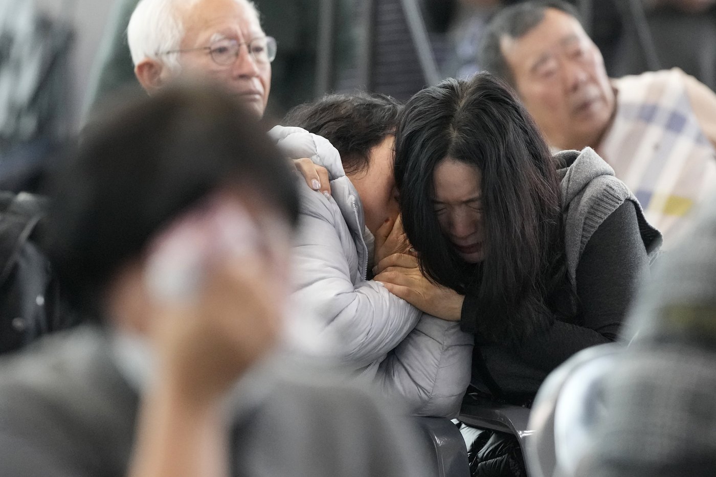 South Korea air crash investigators extract black box data as grieving families mourn the victims | iNFOnews.ca South Korea air crash investigators extract black box data as grieving families mourn the victims | iNFOnews.ca