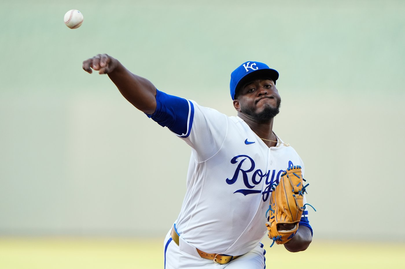 Avila and Loftin power the Royals to a 3-2 win over the Giants | iNFOnews.ca Avila and Loftin power the Royals to a 3-2 win over the Giants | iNFOnews.ca