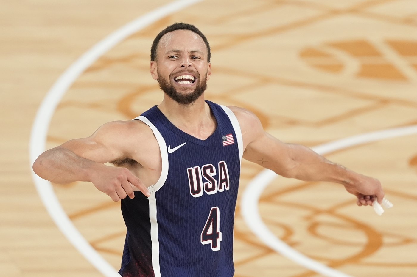 Stephen Curry's gold-medal summer and 'nuit nuit' gesture still resonates as NBA camps open | iNFOnews.ca