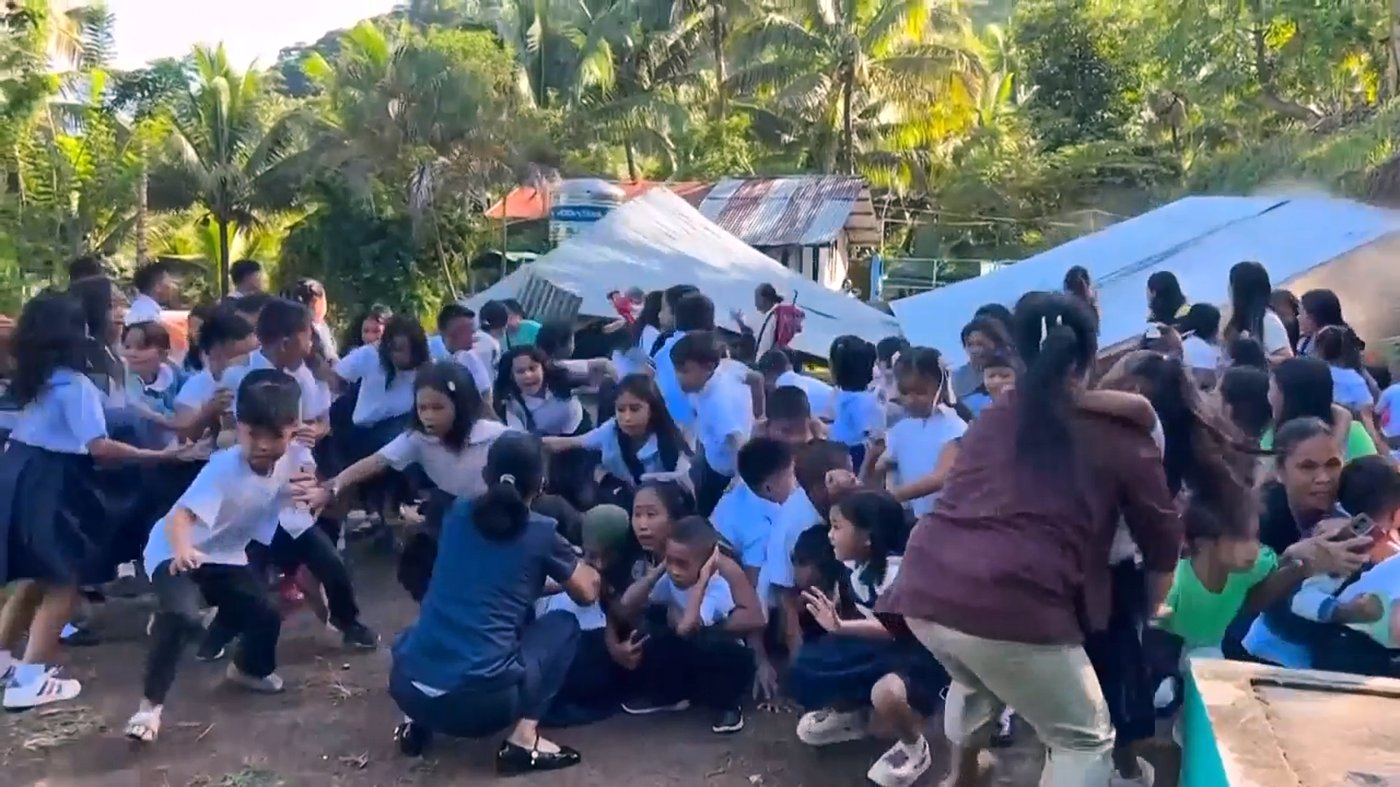 A 7.8 magnitude quake in the Philippines kills at least 35, collapses buildings and sparks tsunami | iNFOnews.ca