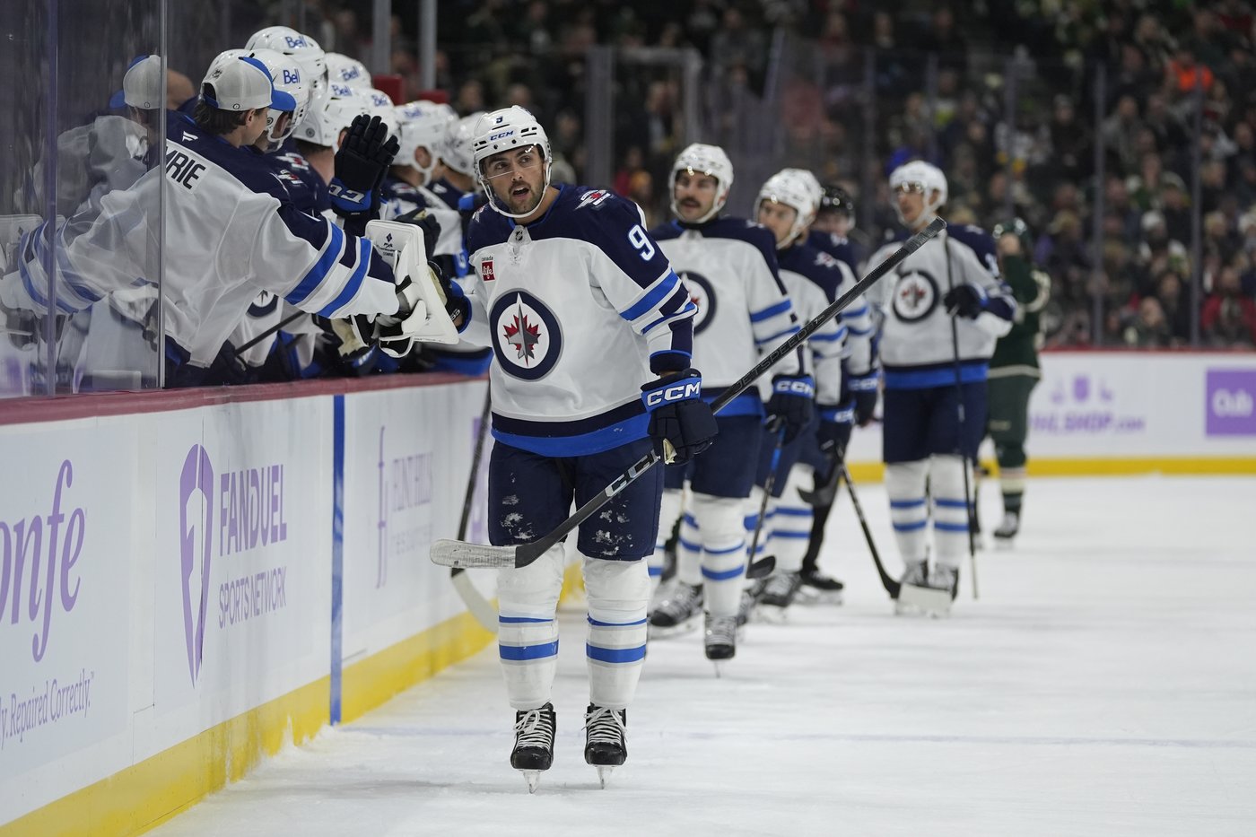 Hellebuyck makes 43 saves, Iafallo scores twice to give Jets 4-1 win over Wild | iNFOnews.ca