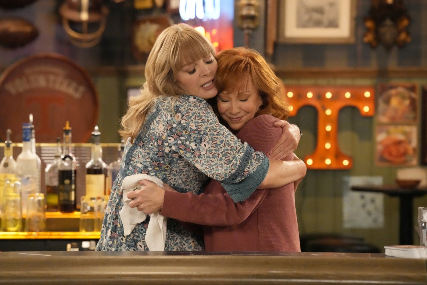 Reba McEntire finds a new on-screen family in NBC's 'Happy's Place' | iNFOnews.ca