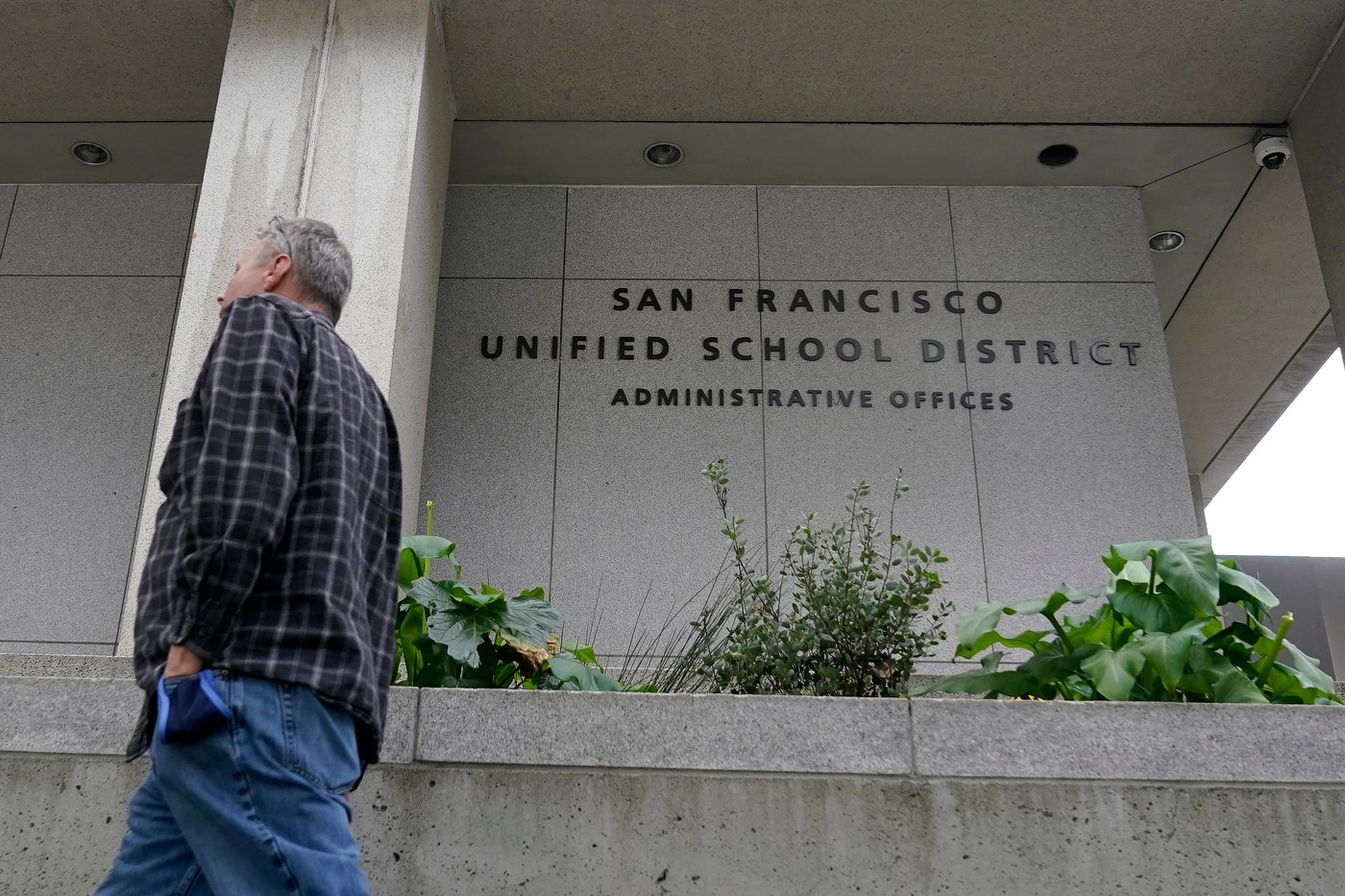 San Francisco teachers strike over wages and health benefits | iNFOnews.ca