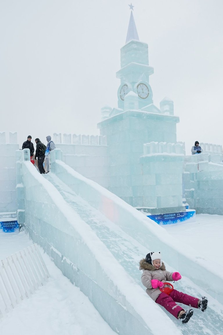 See the world in vertical: Top photos by AP photojournalists | iNFOnews.ca