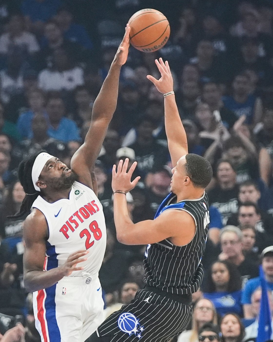 Banchero and Bane each score 25, Magic waste big lead but rally to top Pistons 113-105 for 2-1 lead | iNFOnews.ca