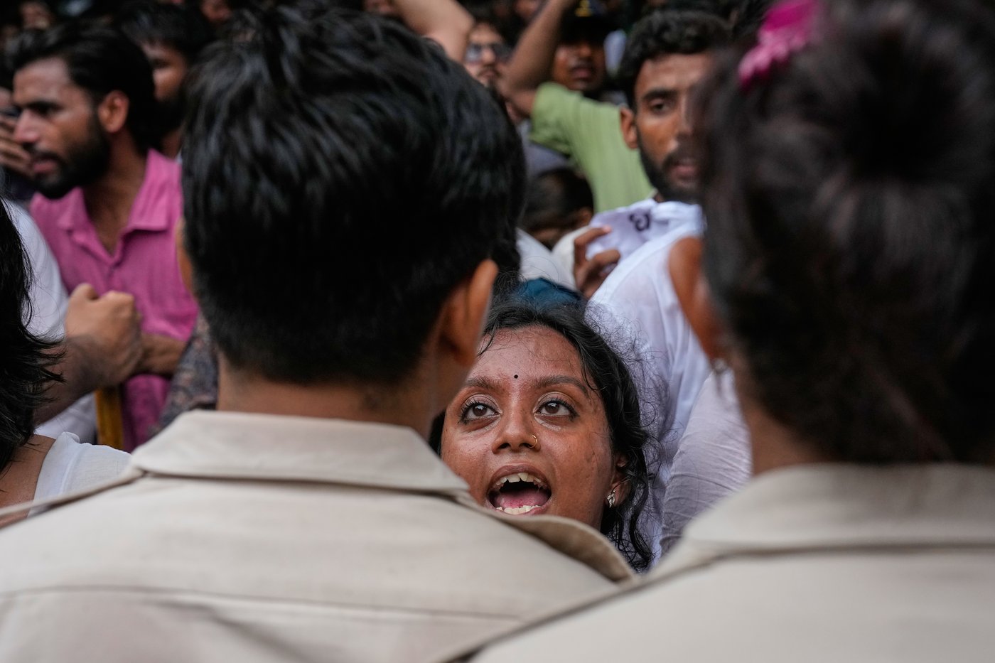 Photos of police cracking down on India’s youth-led 'cockroach' movement in New Delhi | iNFOnews.ca