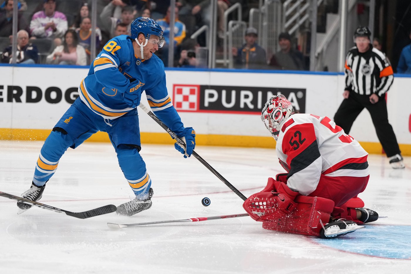 Kochetkov makes 24 saves to help the Hurricanes beat the Blues 4-0 | iNFOnews.ca Kochetkov makes 24 saves to help the Hurricanes beat the Blues 4-0 | iNFOnews.ca