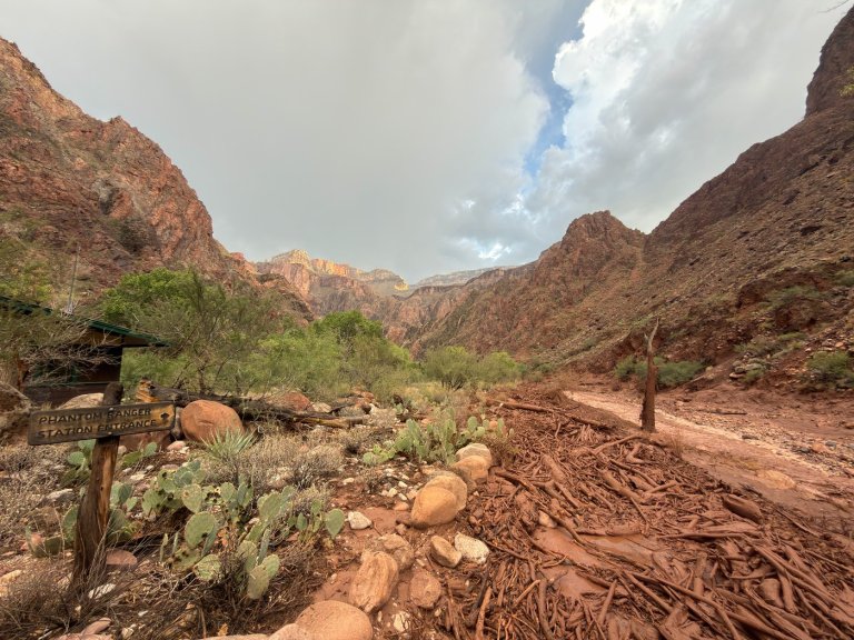 Dozens evacuated from Grand Canyon after flash flood hits creek leading to the Colorado River | iNFOnews.ca