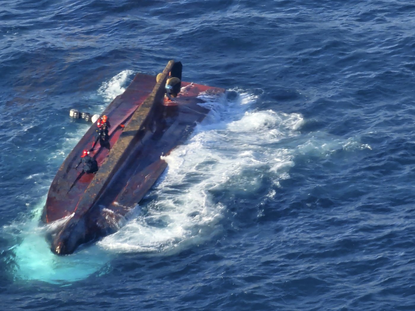 Fishing boat capsizes after colliding with sand barge in South Korea, killing 7 | iNFOnews.ca