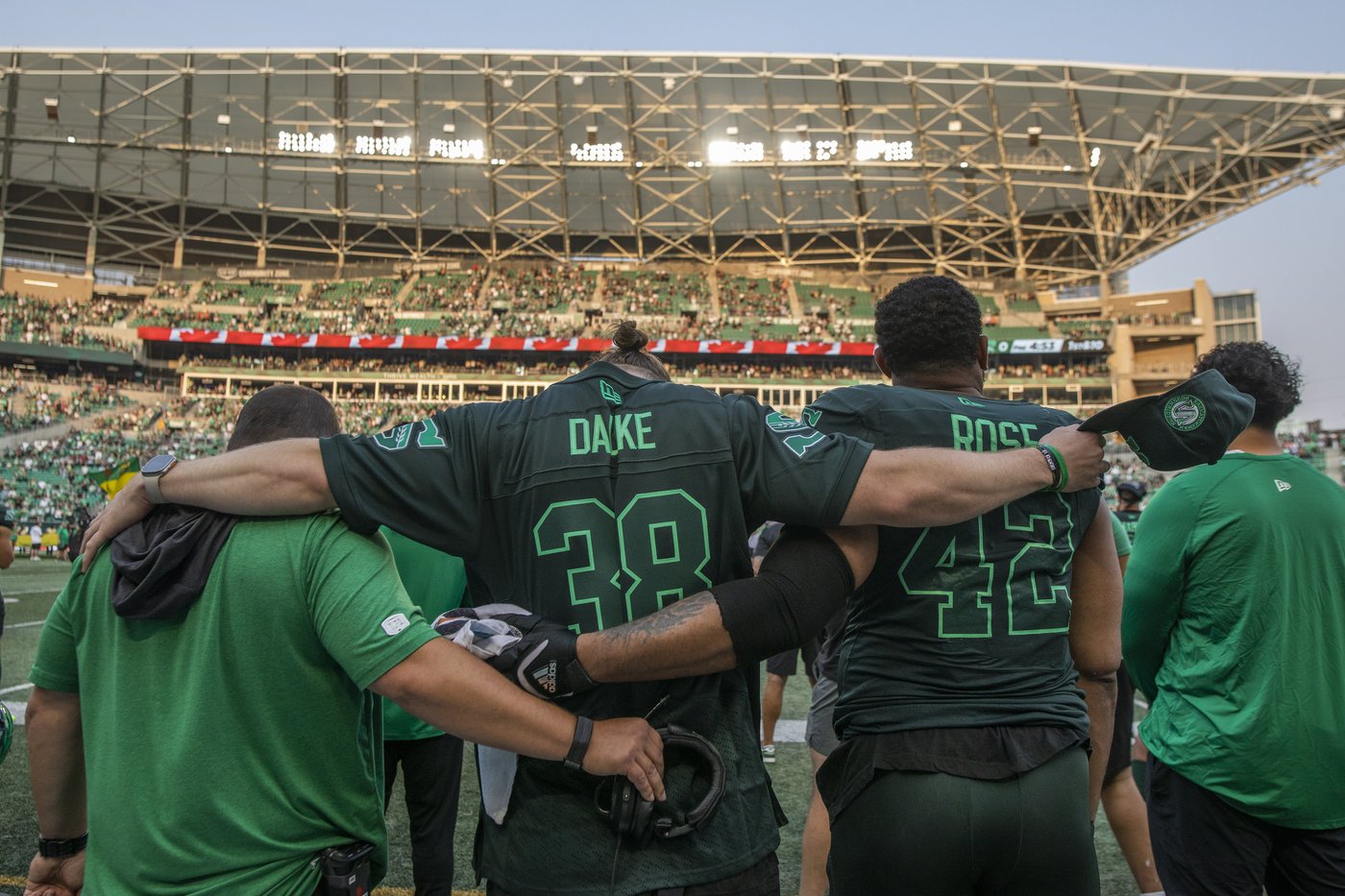 Saskatchewan Roughrider fans pay tribute to player and man killed in crash | iNFOnews.ca