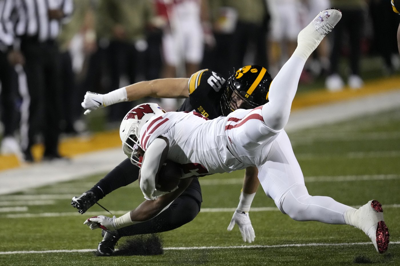 Kaleb Johnson scores 3 TDs, rushes for 135 yards in Iowa's 42-10 win over Wisconsin | iNFOnews.ca Kaleb Johnson scores 3 TDs, rushes for 135 yards in Iowa's 42-10 win over Wisconsin | iNFOnews.ca