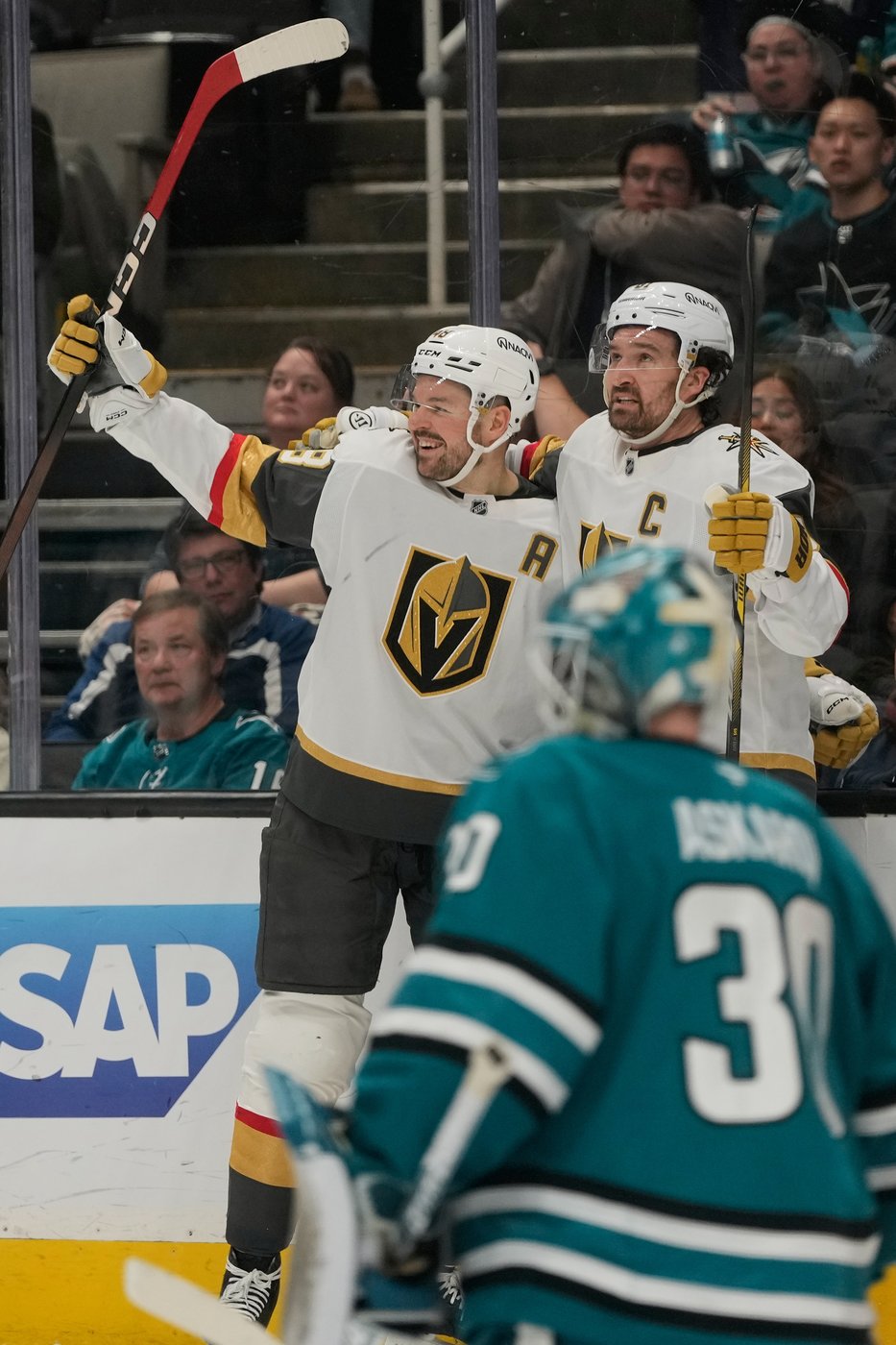 Hertl scores twice in 5-point game, Golden Knights beat Sharks 7-2 for 4th win in a row | iNFOnews.ca