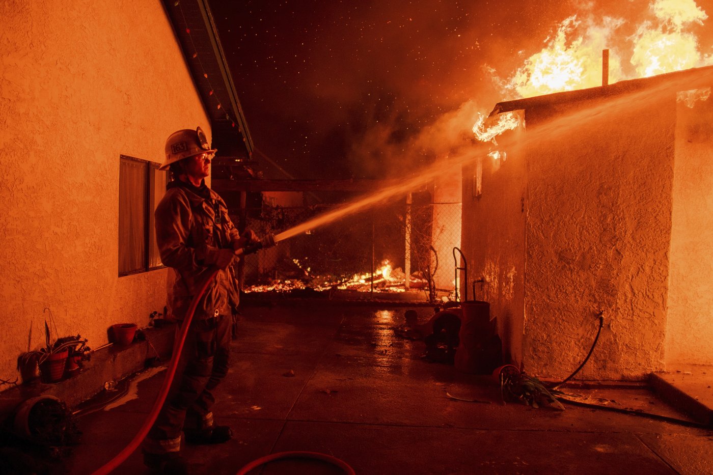 Firefighters need better weather to fight California's flames. When will they get relief? | iNFOnews.ca