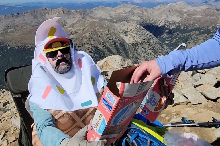 'Legend dairy' man carries ice cream and dry ice up Colorado peak as treat for other hikers | iNFOnews.ca