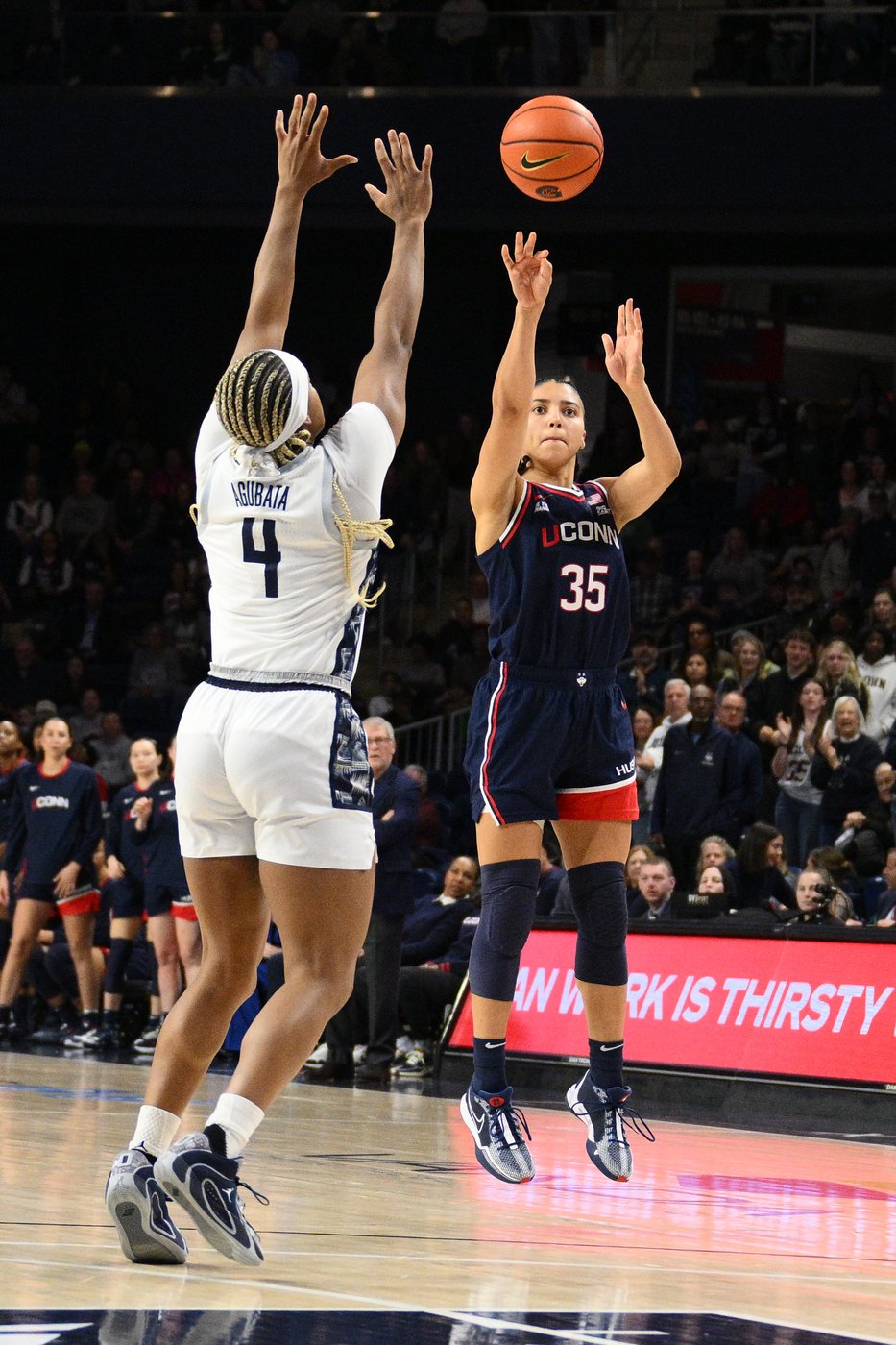 Sarah Strong, Azzi Fudd and top-ranked UConn roll past Georgetown 83-42 | iNFOnews.ca
