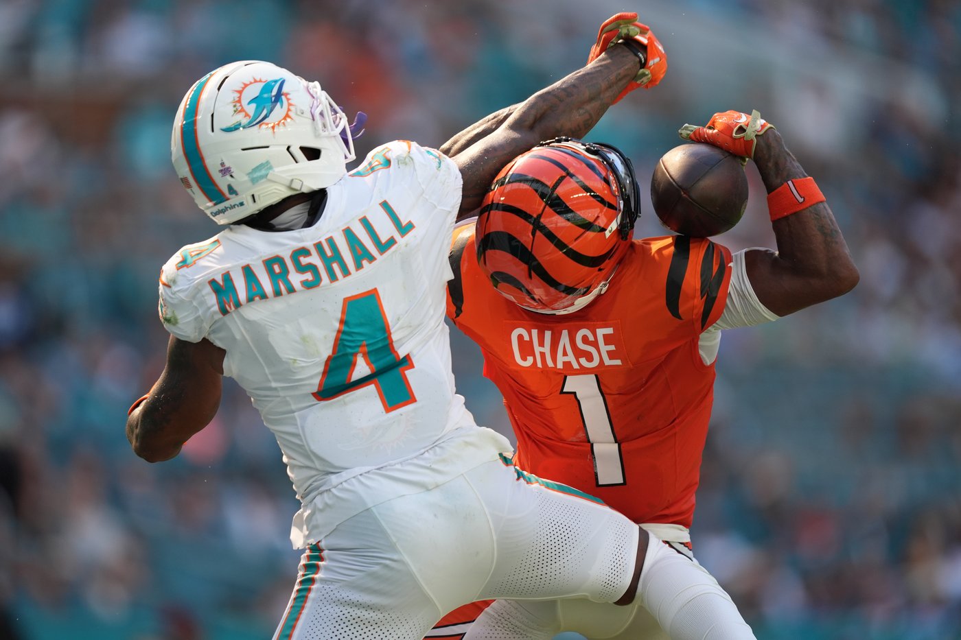 Burrow throws 4 TDs, Battle has pair of interceptions as Bengals beat Dolphins 31-24 | iNFOnews.ca