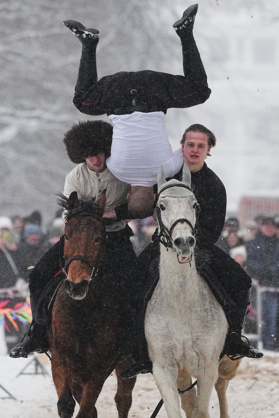 See the world in vertical: Top photos by AP photojournalists | iNFOnews.ca