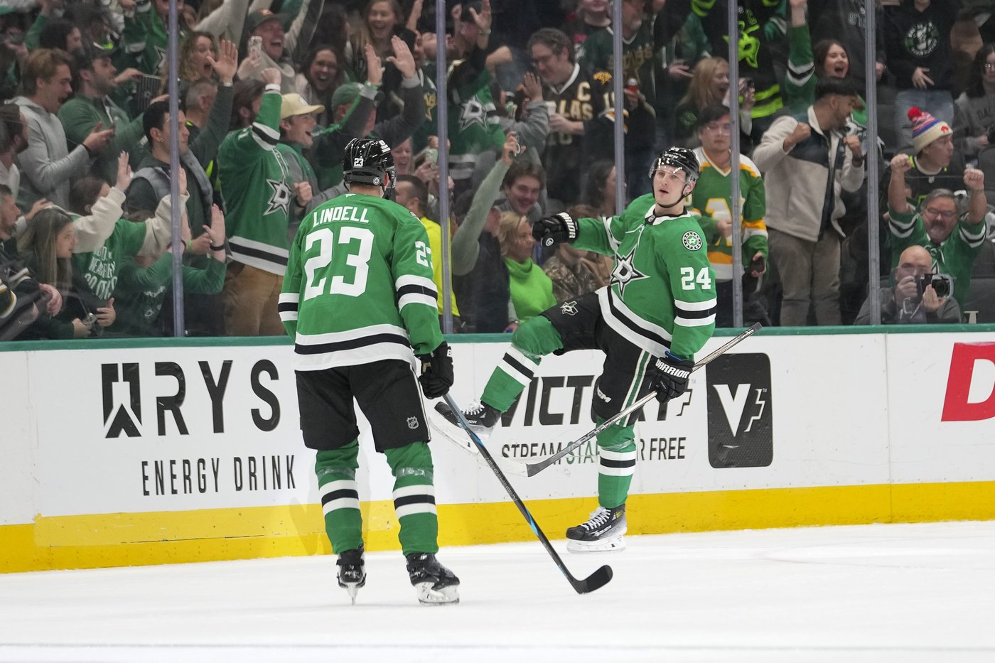 Roope Hintz scores twice, giving him team-high 18 goals, as Stars beat Senators 4-2 | iNFOnews.ca