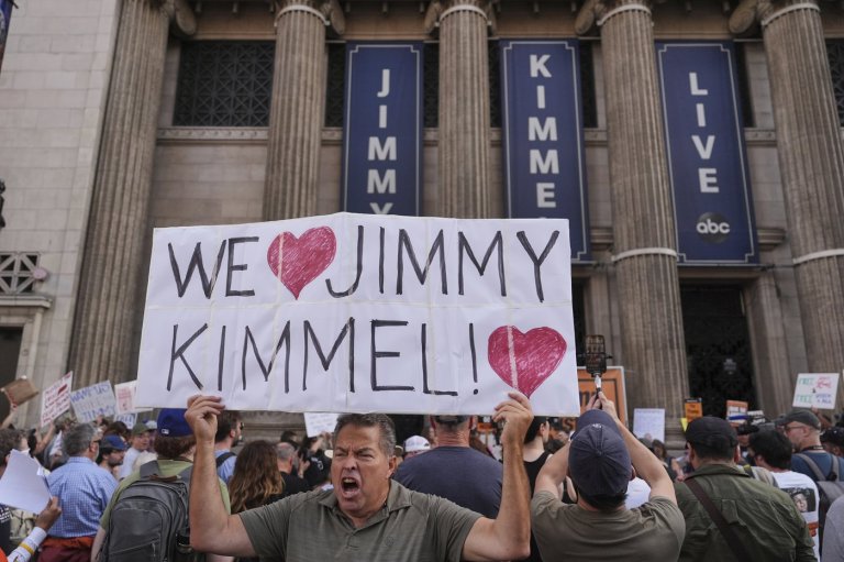 Hundreds of stars sign letter defending free speech after Jimmy Kimmel's suspension | iNFOnews.ca