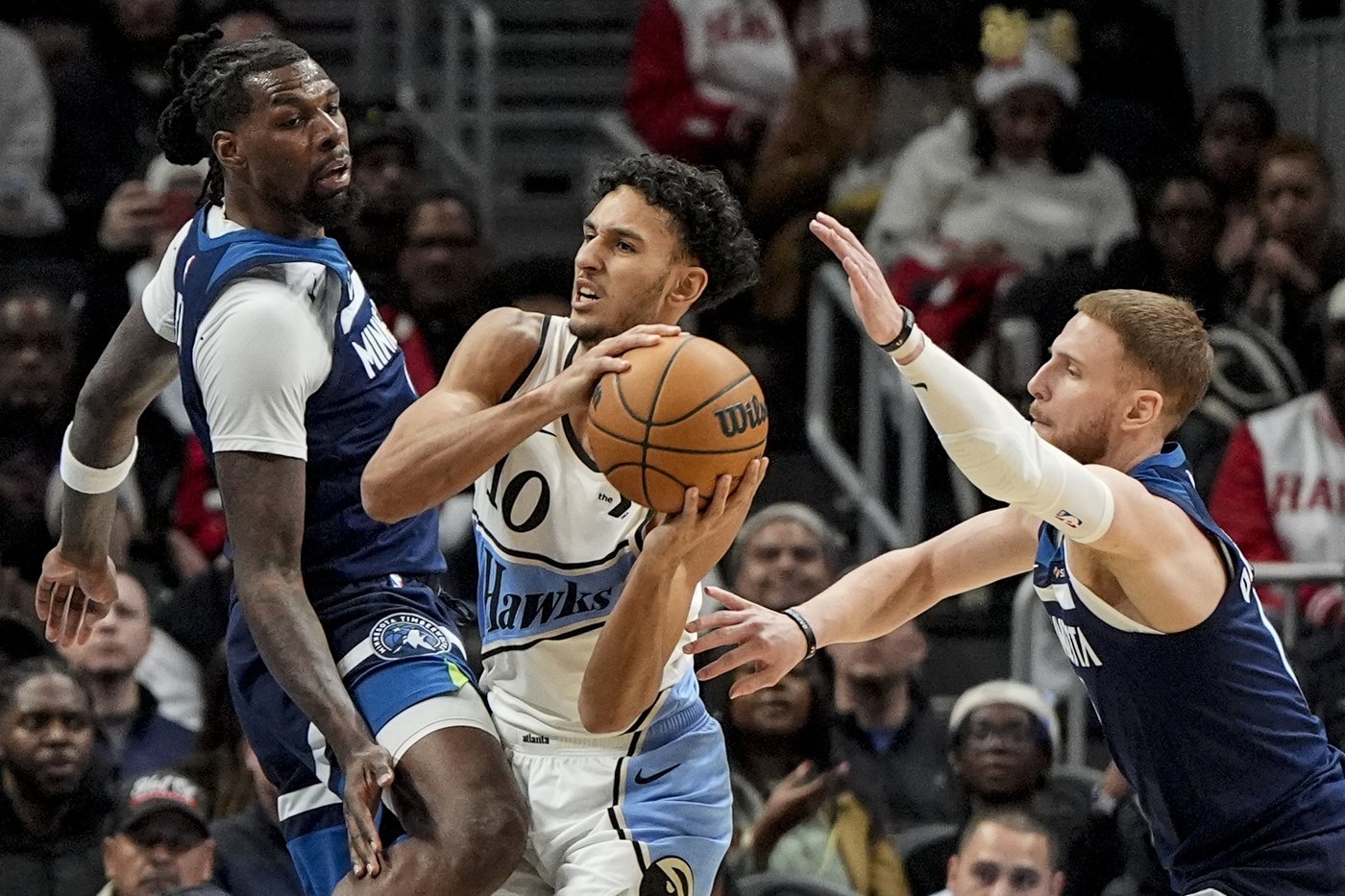 Mathews and Young lead the Hawks past the Timberwolves 117-104 | iNFOnews.ca