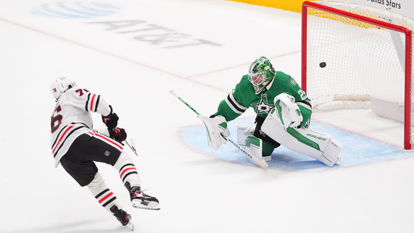 NHL-worst Blackhawks snap 6-game skid with a 4-3, shootout victory over the Stars | iNFOnews.ca NHL-worst Blackhawks snap 6-game skid with a 4-3, shootout victory over the Stars | iNFOnews.ca