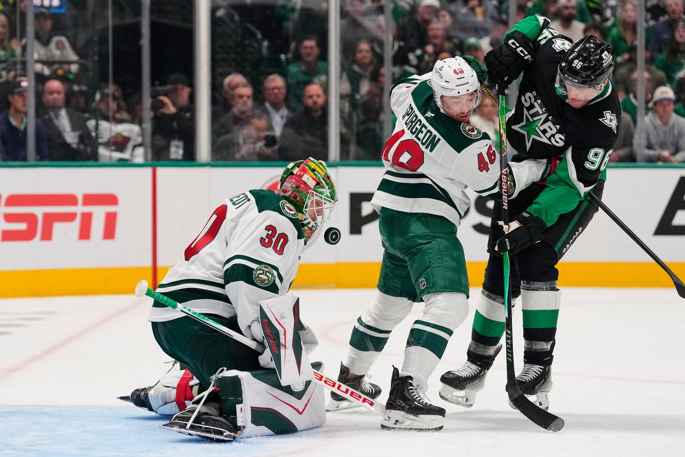 Stars forward Mikko Rantanen finished season with torn MCL; team wants Robertson and Benn back | iNFOnews.ca