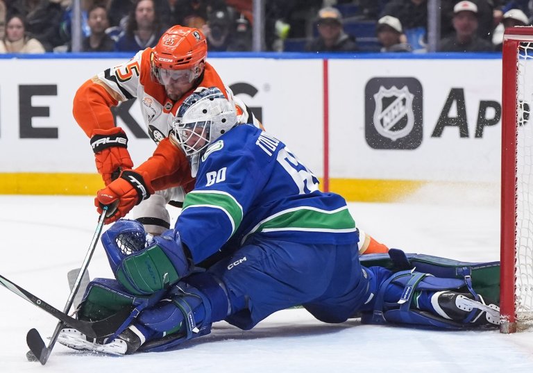 Canucks top Ducks 2-0 thanks to late goals from O'Connor, Blueger | iNFOnews.ca