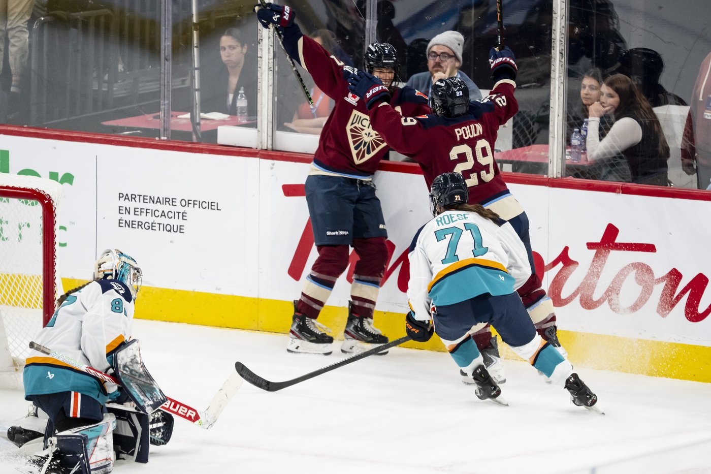 Poulin, Roque and Desbiens lead Victoire to 4-0 win over Sirens in home opener | iNFOnews.ca