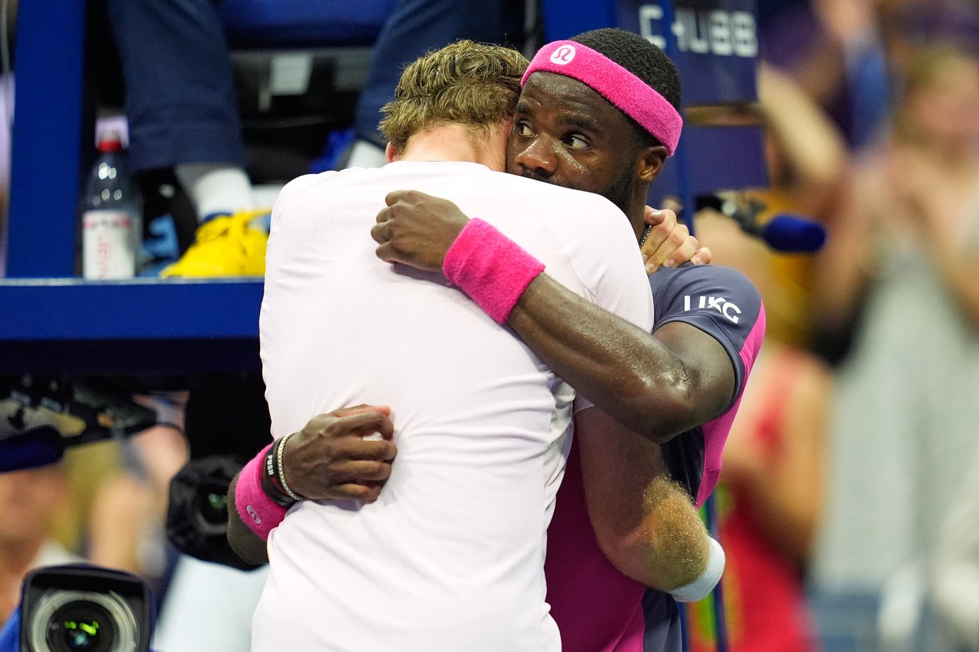 Tiafoe gives Michelsen a hug and a shoulder to cry on after his US Open victory | iNFOnews.ca