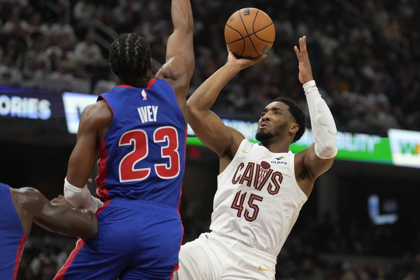 Mitchell, Wade help Cavaliers beat Pistons 113-101 in Bickerstaff's return to Cleveland | iNFOnews.ca