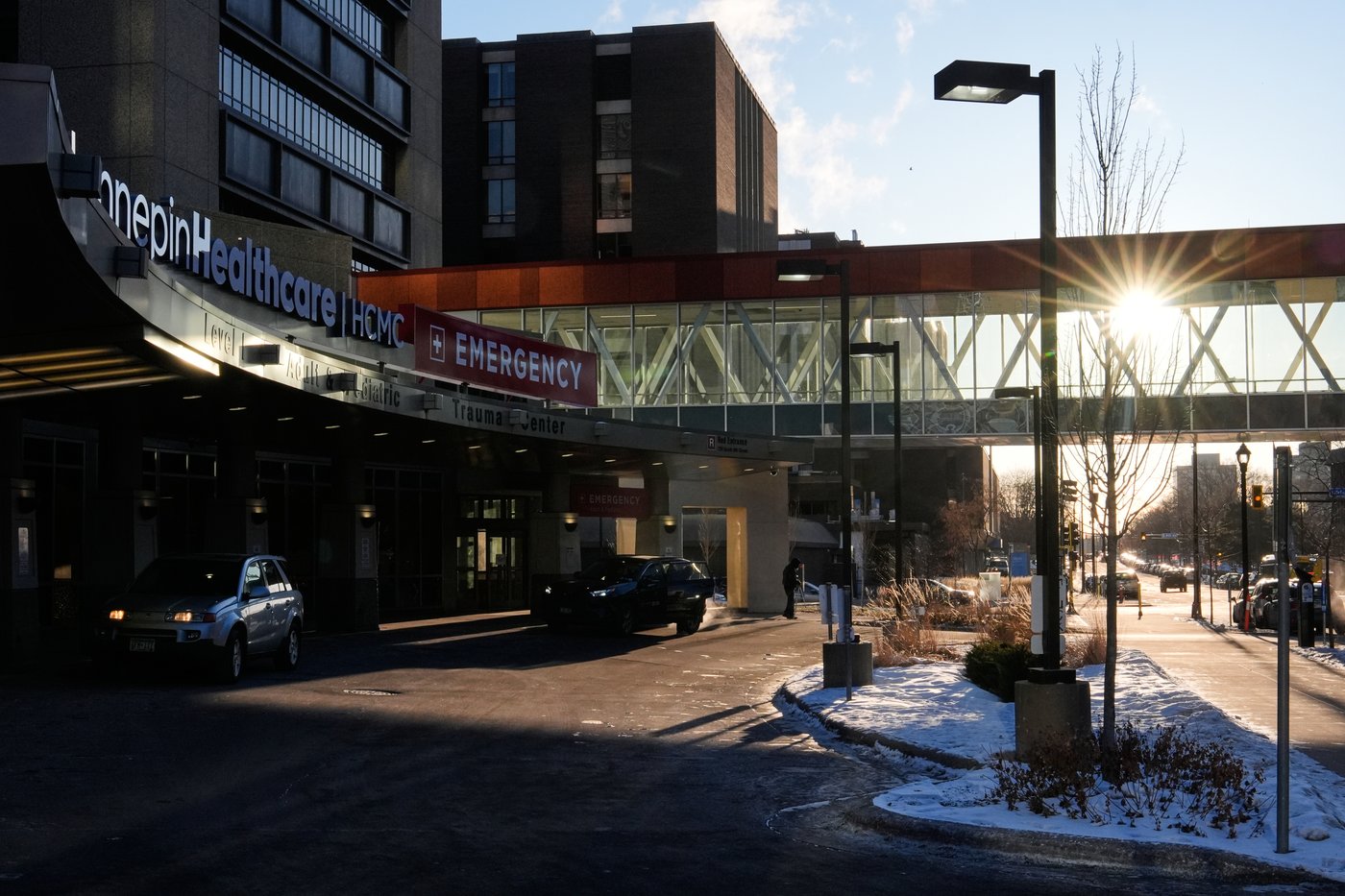 ICE claim that a man shattered his skull running into wall triggers tension at a Minnesota hospital | iNFOnews.ca