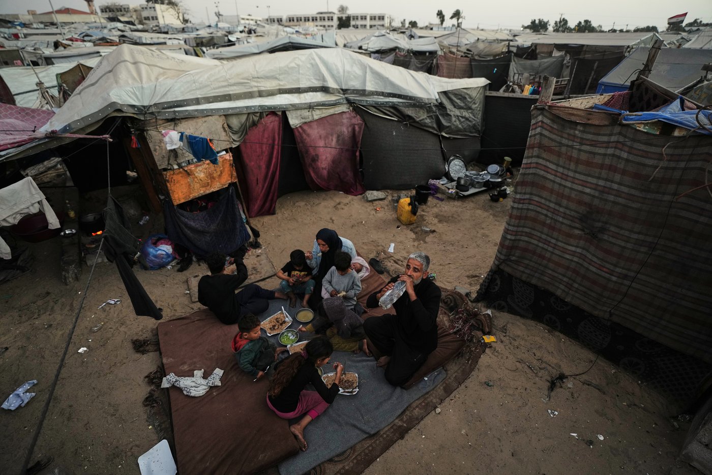 How one displaced family in Gaza is observing Ramadan's first day under a fragile ceasefire deal | iNFOnews.ca How one displaced family in Gaza is observing Ramadan's first day under a fragile ceasefire deal | iNFOnews.ca