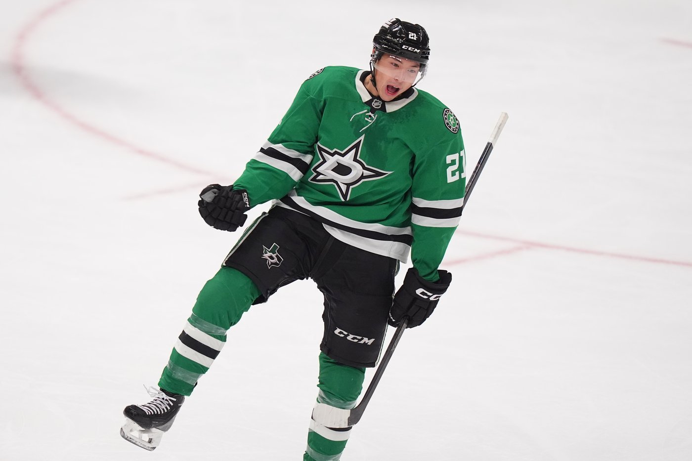 Robertson's natural hat trick leads Stars past Flyers 5-1 | iNFOnews.ca Robertson's natural hat trick leads Stars past Flyers 5-1 | iNFOnews.ca